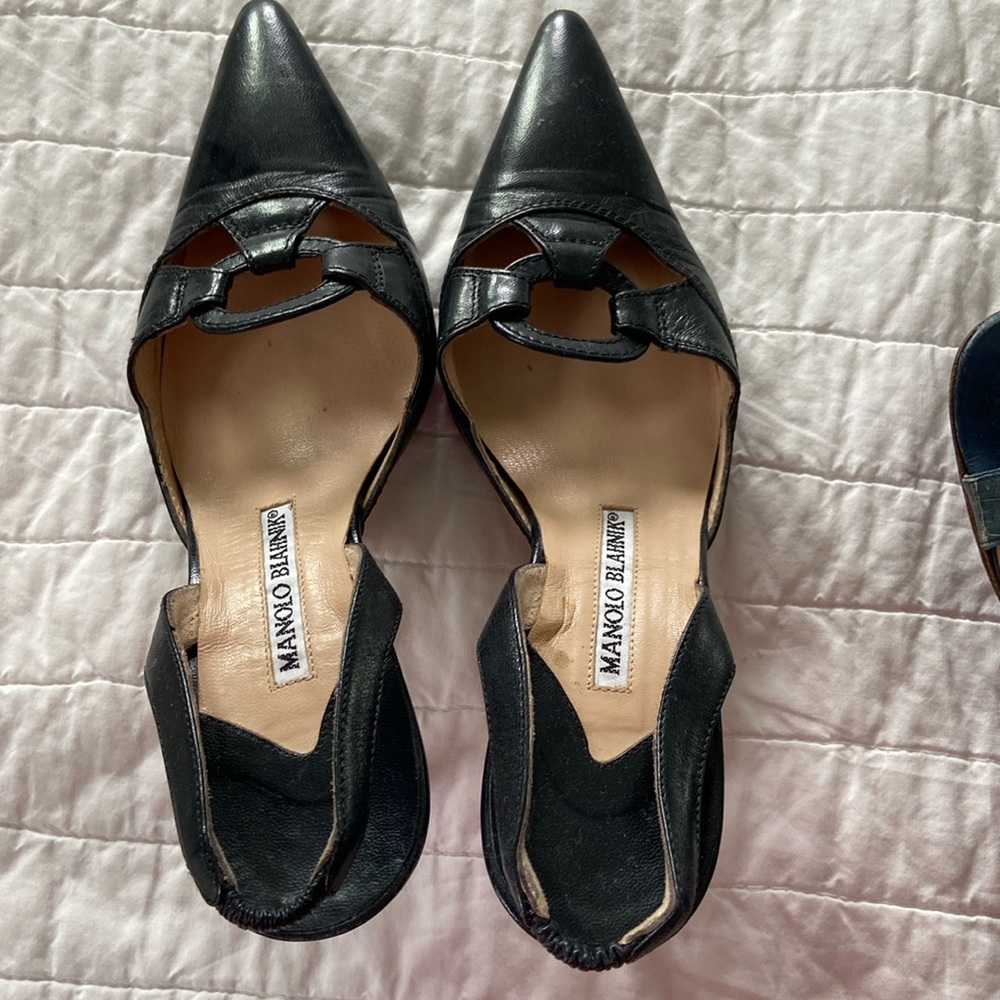 Manolo blahnik size 36.5 navy